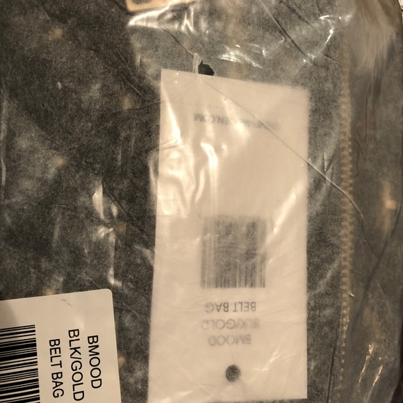 Steve Madden BLK/GOLD Hip Bag - Picture 5 of 5